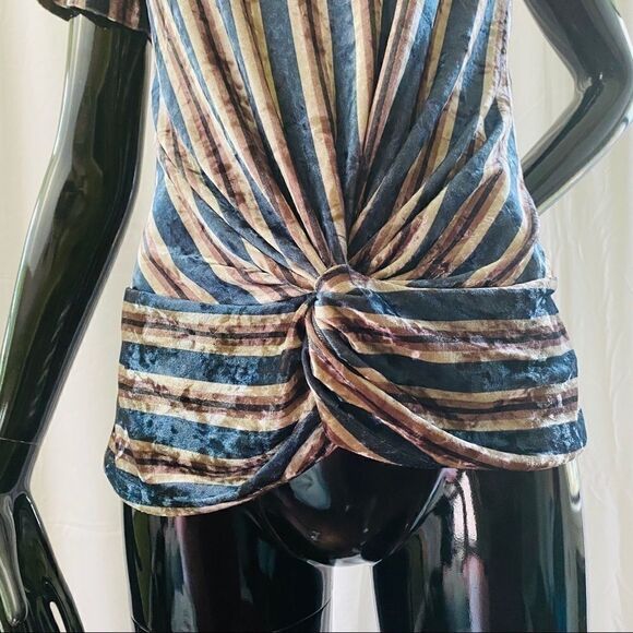 MYSTREE CURRENTLY CRUSHING VELVET TWIST TOP - Picture 4 of 8